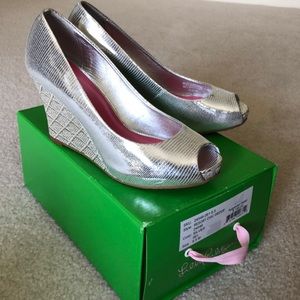Lilly Pulitzer silver peeptoe wedges. Size 6.5